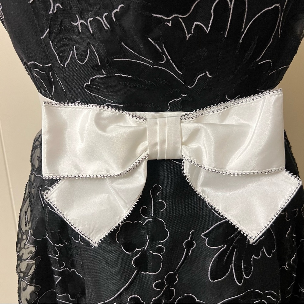 White House Black Market Floral black & white Lace Dress with Bow 6 NWT - Picture 7 of 11
